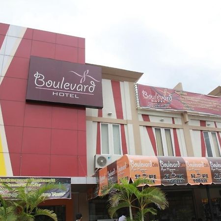 Boulevard Hotel Makassar Extérieur photo